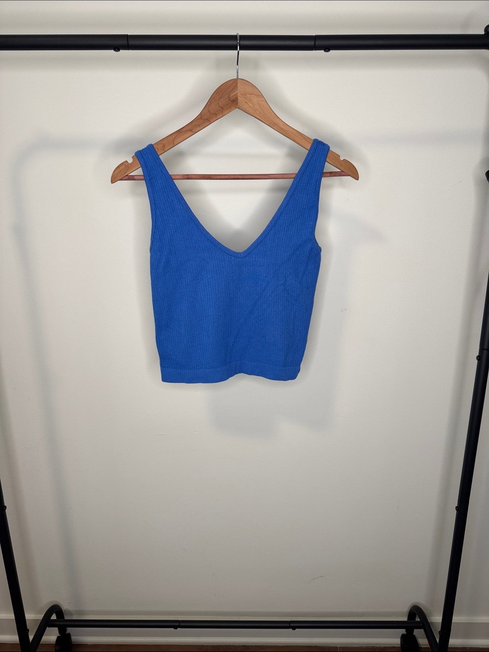 FREE PEOPLE Blue Ribbed V-Neck Crop Tank Top - Women